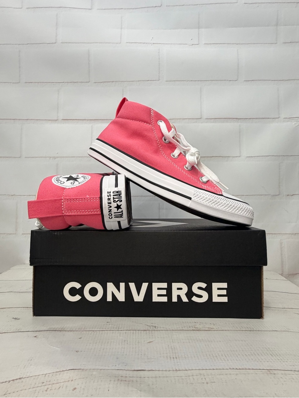 Converse Chuck Taylor All Star Unisex 5.5 M/ 7.5W Lace-Up High-Top Sneakers NIB